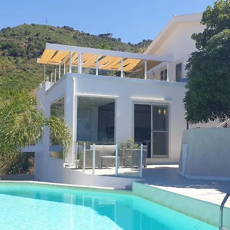 Mit Privatpool Fuer 10 Personen In Cefalu, Sizilien Nyaraló