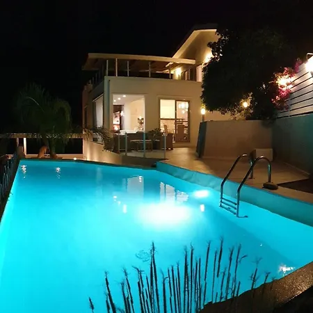 Mit Privatpool Fuer 10 Personen In Cefalu, Sizilien Cefalù